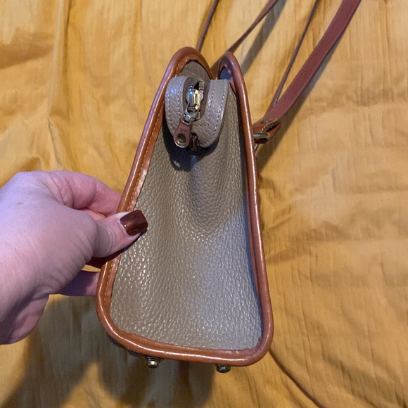 Beautiful vintage Dooney and Bourke shoulder bag - Picture 5 of 8